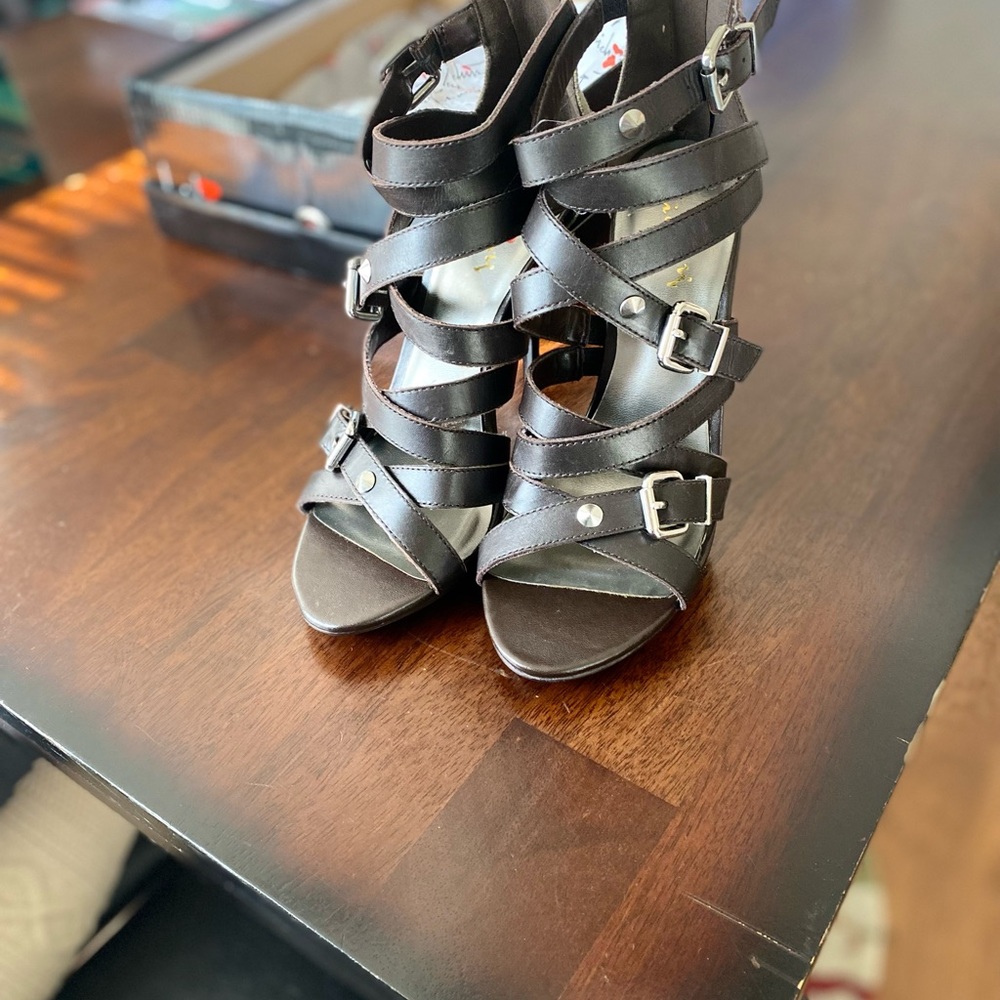 Luichiny Strappy Leather summer heels 7 NEW